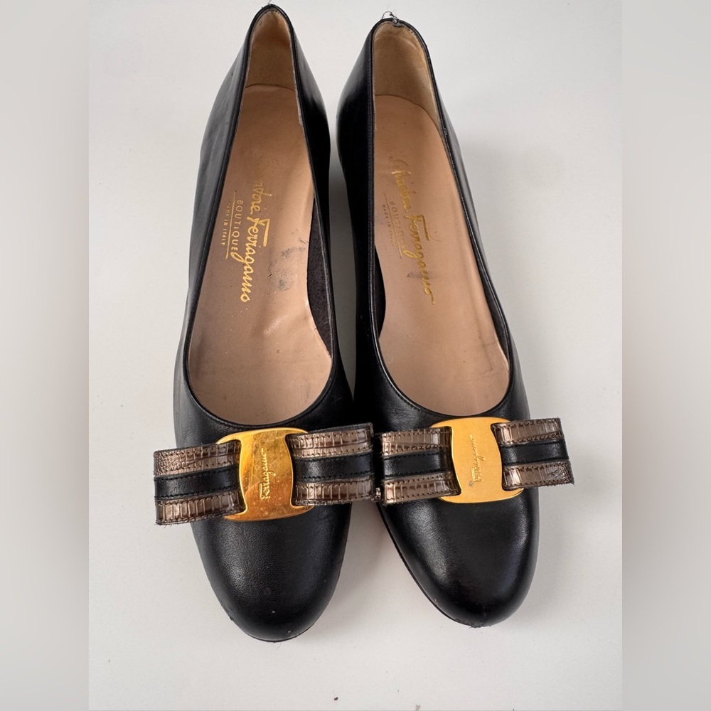 Vintage Salvatore Ferragamo Black Leather Shoes with Gold Vara Bow – Size 8